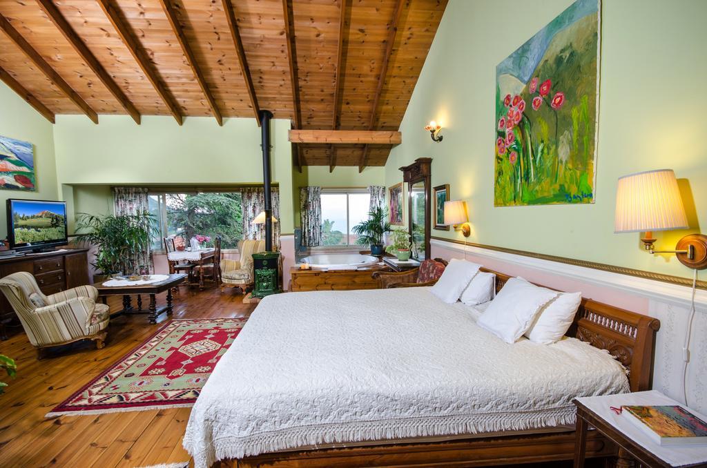 Ha'Seuda Ha'Achrona Suites Amirim Quarto foto
